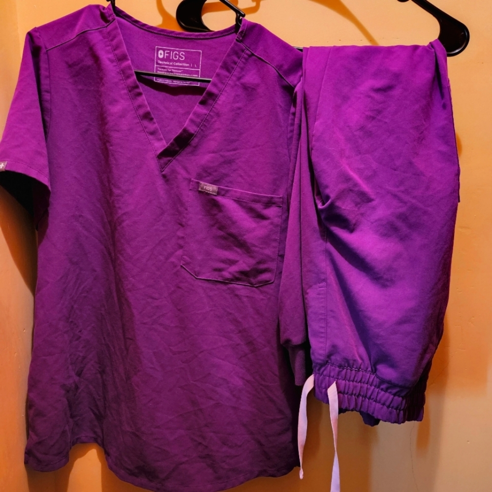 Figs Scrubs Set. Purple size Large